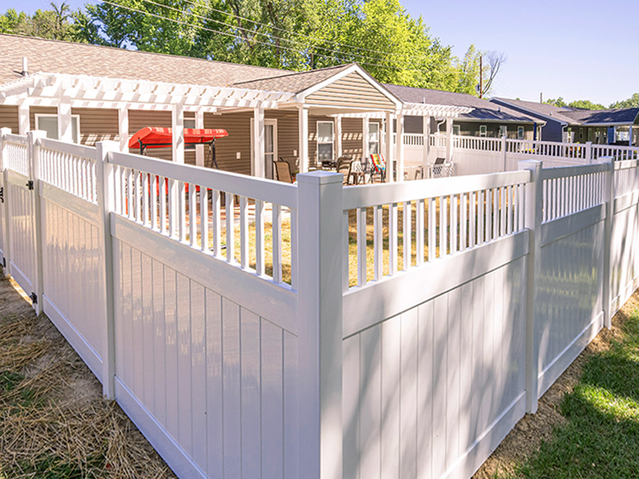 Vinyl Fencing Image